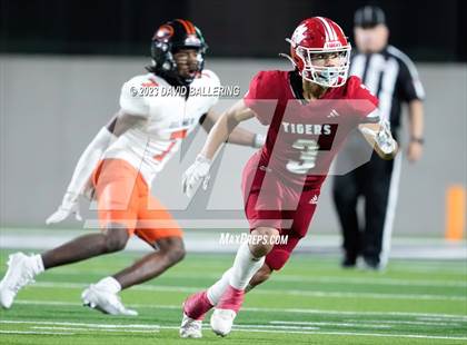 Thumbnail 2 in Gilmer vs Glen Rose (UIL 4A D2 Semifinal Playoff) photogallery.