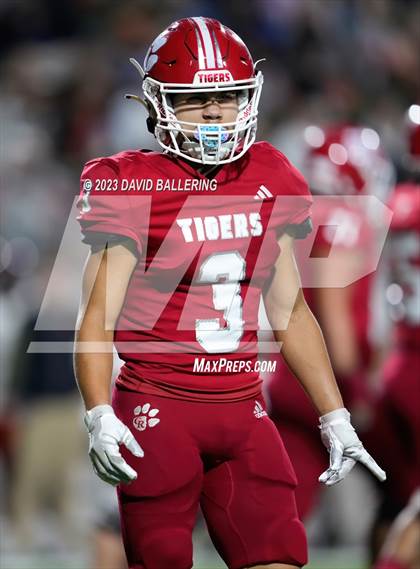 Thumbnail 2 in Gilmer vs Glen Rose (UIL 4A D2 Semifinal Playoff) photogallery.