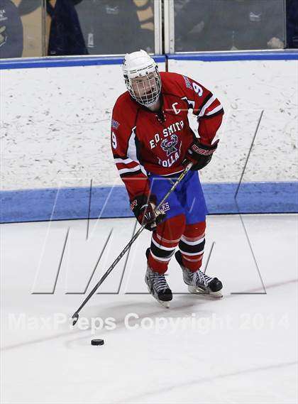 Thumbnail 3 in Newtown vs. E.O. Smith/Tolland (CIAC Division III Final) photogallery.