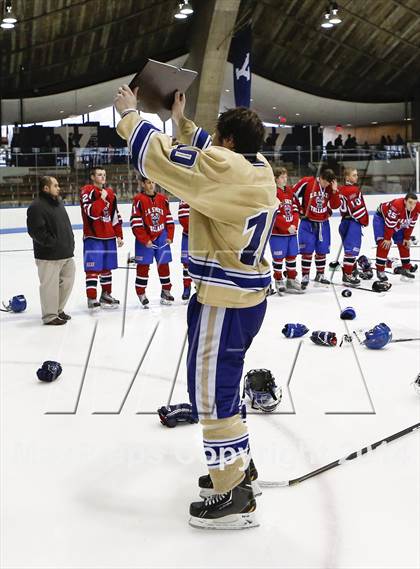 Thumbnail 2 in Newtown vs. E.O. Smith/Tolland (CIAC Division III Final) photogallery.