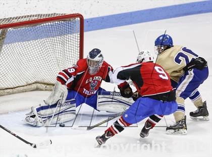 Thumbnail 3 in Newtown vs. E.O. Smith/Tolland (CIAC Division III Final) photogallery.