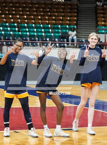 Thumbnail 1 in Northfield vs Roosevelt (CHSAA 5A Championship) photogallery.