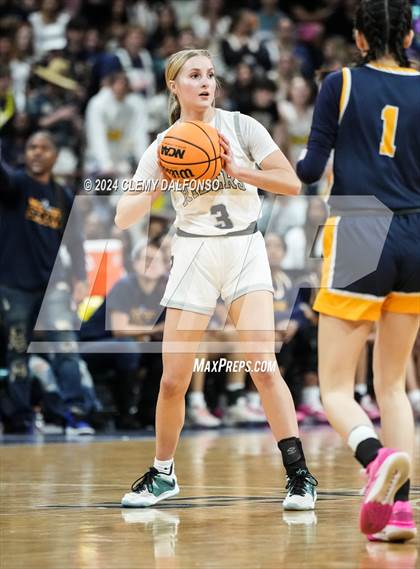 Thumbnail 1 in Northfield vs Roosevelt (CHSAA 5A Championship) photogallery.