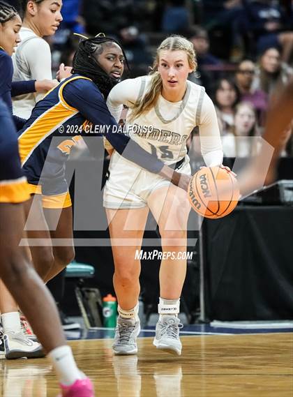 Thumbnail 3 in Northfield vs Roosevelt (CHSAA 5A Championship) photogallery.