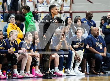 Thumbnail 1 in Northfield vs Roosevelt (CHSAA 5A Championship) photogallery.