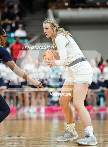 Thumbnail 2 in Northfield vs Roosevelt (CHSAA 5A Championship) photogallery.