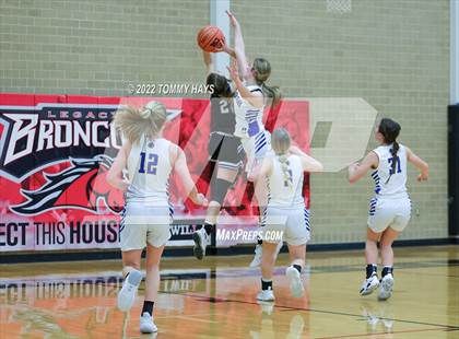 Thumbnail 1 in Richland Springs vs. Huckabay (UIL Basketball 1A Region 3 Final) photogallery.