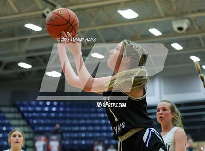 Thumbnail 1 in Richland Springs vs. Huckabay (UIL Basketball 1A Region 3 Final) photogallery.