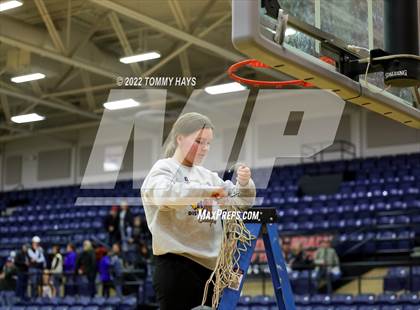 Thumbnail 1 in Richland Springs vs. Huckabay (UIL Basketball 1A Region 3 Final) photogallery.