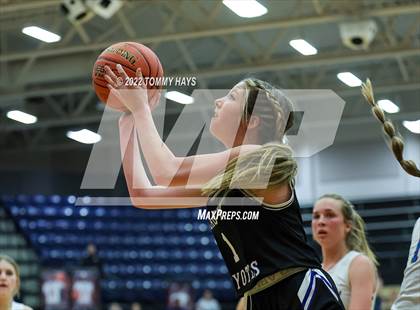Thumbnail 3 in Richland Springs vs. Huckabay (UIL Basketball 1A Region 3 Final) photogallery.