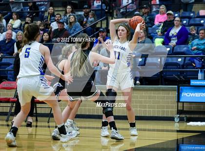 Thumbnail 1 in Richland Springs vs. Huckabay (UIL Basketball 1A Region 3 Final) photogallery.
