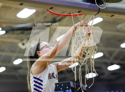 Thumbnail 1 in Richland Springs vs. Huckabay (UIL Basketball 1A Region 3 Final) photogallery.