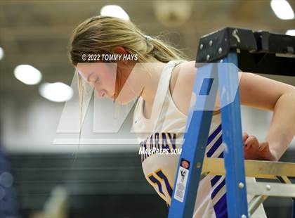 Thumbnail 3 in Richland Springs vs. Huckabay (UIL Basketball 1A Region 3 Final) photogallery.