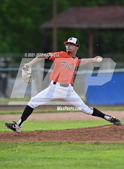 Thumbnail 3 in Washington vs. Mayfield (OHSAA D1 District Fiinal) photogallery.