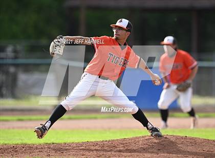Thumbnail 1 in Washington vs. Mayfield (OHSAA D1 District Fiinal) photogallery.