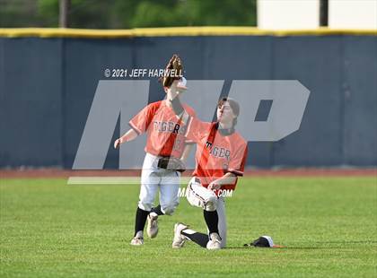 Thumbnail 1 in Washington vs. Mayfield (OHSAA D1 District Fiinal) photogallery.