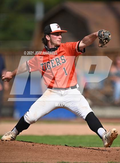Thumbnail 3 in Washington vs. Mayfield (OHSAA D1 District Fiinal) photogallery.