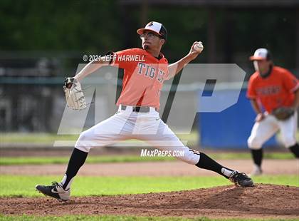 Thumbnail 2 in Washington vs. Mayfield (OHSAA D1 District Fiinal) photogallery.
