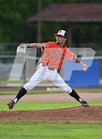 Thumbnail 1 in Washington vs. Mayfield (OHSAA D1 District Fiinal) photogallery.