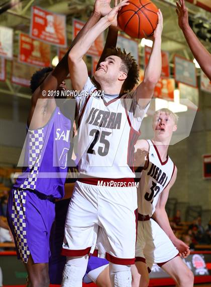 Thumbnail 1 in St. Augustine vs. JSerra Catholic (Nike Extravaganza) photogallery.