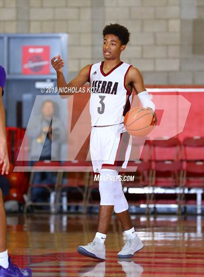 Thumbnail 1 in St. Augustine vs. JSerra Catholic (Nike Extravaganza) photogallery.