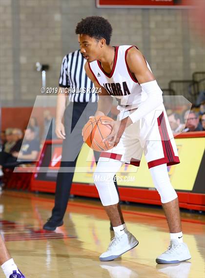 Thumbnail 2 in St. Augustine vs. JSerra Catholic (Nike Extravaganza) photogallery.