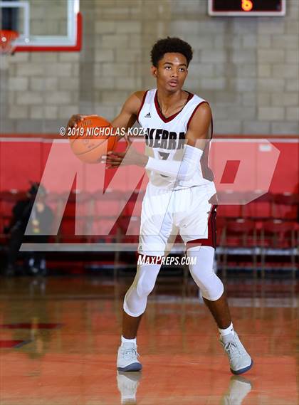 Thumbnail 1 in St. Augustine vs. JSerra Catholic (Nike Extravaganza) photogallery.