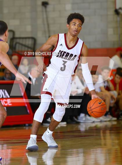 Thumbnail 1 in St. Augustine vs. JSerra Catholic (Nike Extravaganza) photogallery.
