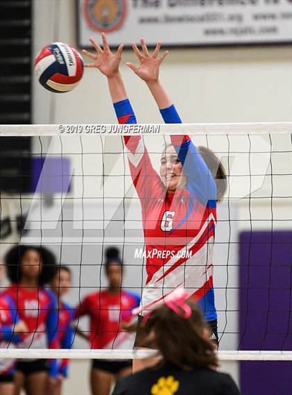 Thumbnail 2 in Maria Carrillo vs. Clayton Valley Charter photogallery.