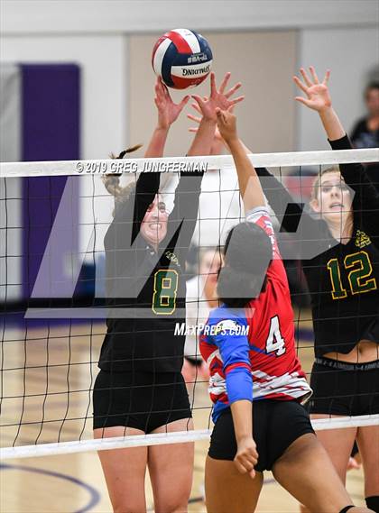Thumbnail 2 in Maria Carrillo vs. Clayton Valley Charter photogallery.