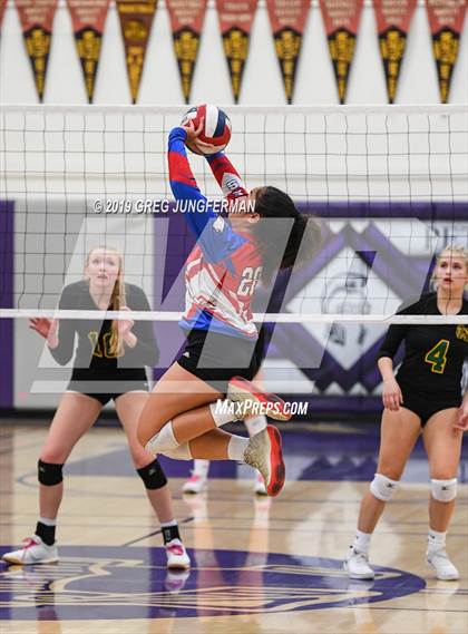 Thumbnail 3 in Maria Carrillo vs. Clayton Valley Charter photogallery.