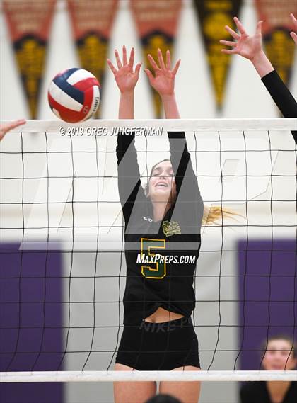 Thumbnail 3 in Maria Carrillo vs. Clayton Valley Charter photogallery.