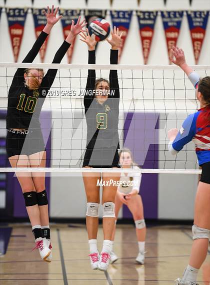 Thumbnail 2 in Maria Carrillo vs. Clayton Valley Charter photogallery.