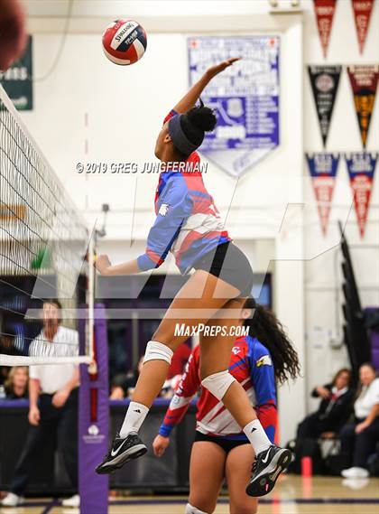 Thumbnail 3 in Maria Carrillo vs. Clayton Valley Charter photogallery.