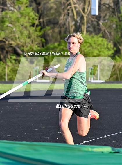 Thumbnail 2 in Yorktown Triangular (Pole Vault) photogallery.