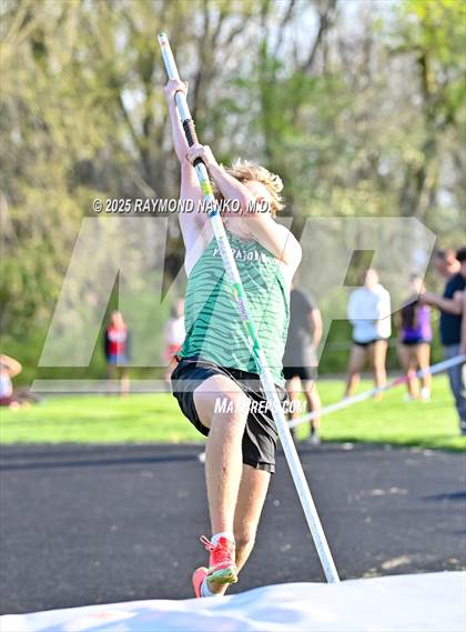Thumbnail 2 in Yorktown Triangular (Pole Vault) photogallery.