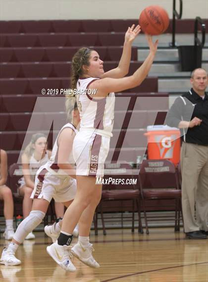 Thumbnail 1 in Seton vs. Bishop Watterson (Bishop Watterson Christmas Classic) photogallery.