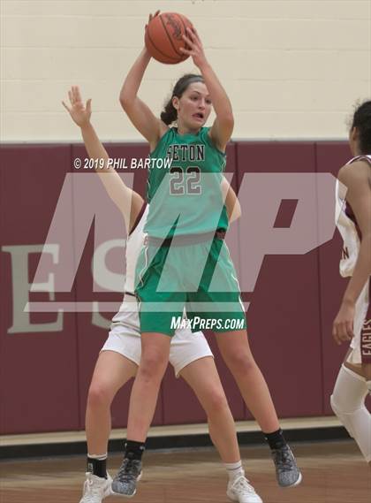 Thumbnail 2 in Seton vs. Bishop Watterson (Bishop Watterson Christmas Classic) photogallery.