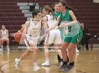 Thumbnail 1 in Seton vs. Bishop Watterson (Bishop Watterson Christmas Classic) photogallery.