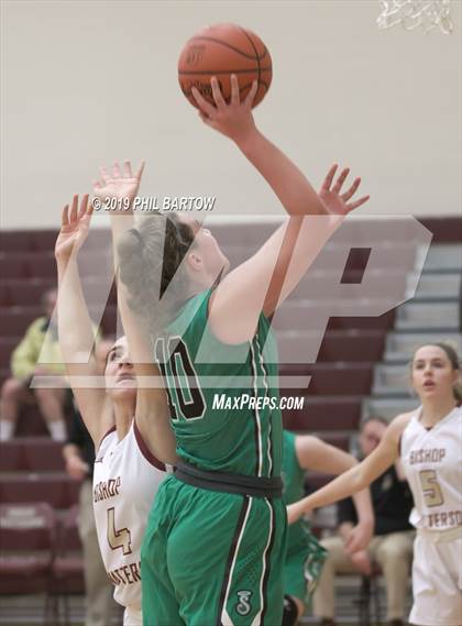 Thumbnail 2 in Seton vs. Bishop Watterson (Bishop Watterson Christmas Classic) photogallery.