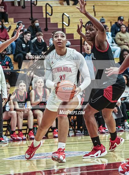 Thumbnail 1 in Etiwanda vs. Sidwell Friends (Spalding Hoophall Classic) photogallery.