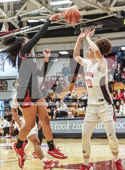 Thumbnail 3 in Etiwanda vs. Sidwell Friends (Spalding Hoophall Classic) photogallery.
