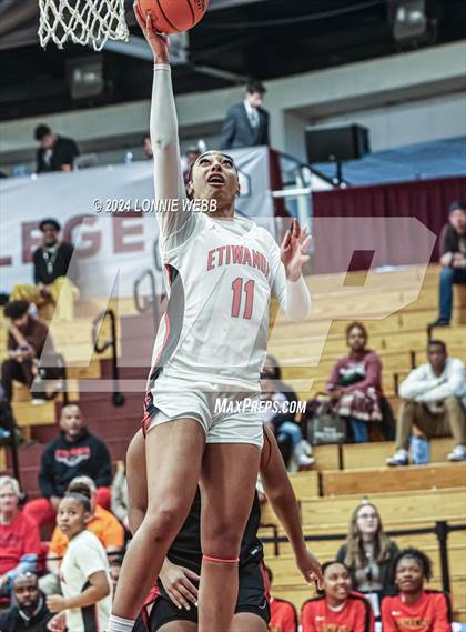 Thumbnail 1 in Etiwanda vs. Sidwell Friends (Spalding Hoophall Classic) photogallery.