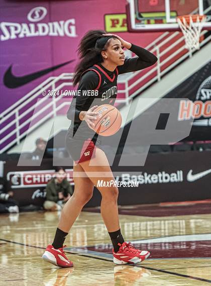 Thumbnail 2 in Etiwanda vs. Sidwell Friends (Spalding Hoophall Classic) photogallery.