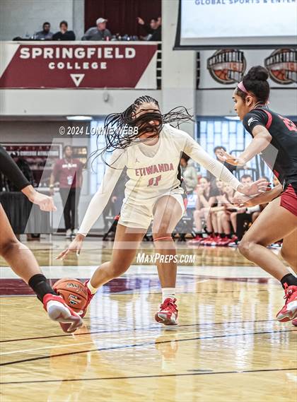 Thumbnail 3 in Etiwanda vs. Sidwell Friends (Spalding Hoophall Classic) photogallery.