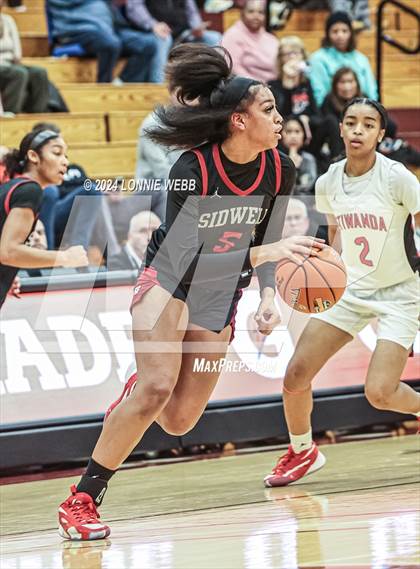 Thumbnail 2 in Etiwanda vs. Sidwell Friends (Spalding Hoophall Classic) photogallery.
