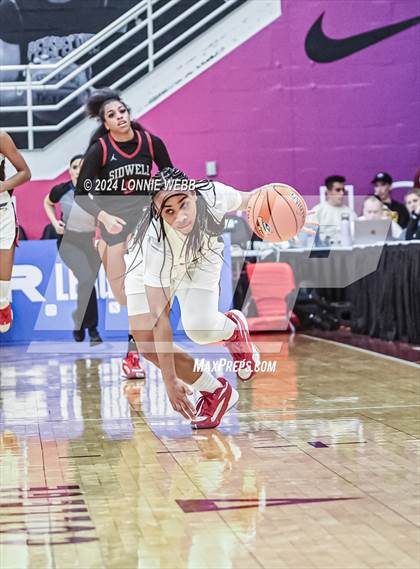 Thumbnail 3 in Etiwanda vs. Sidwell Friends (Spalding Hoophall Classic) photogallery.