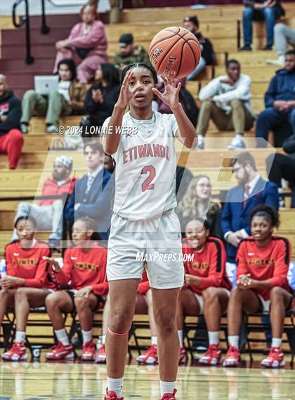 Thumbnail 3 in Etiwanda vs. Sidwell Friends (Spalding Hoophall Classic) photogallery.