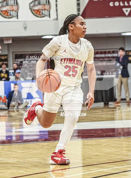 Thumbnail 1 in Etiwanda vs. Sidwell Friends (Spalding Hoophall Classic) photogallery.