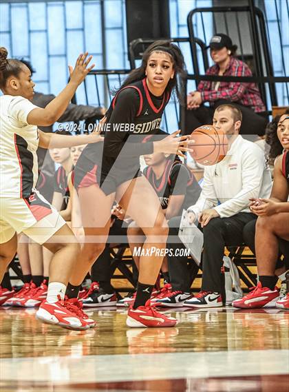 Thumbnail 1 in Etiwanda vs. Sidwell Friends (Spalding Hoophall Classic) photogallery.